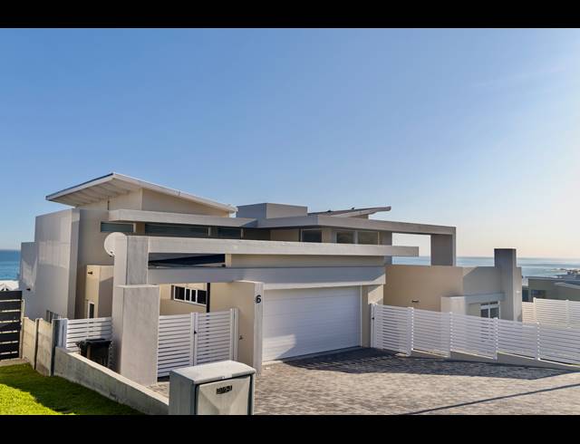 4 BEDROOM HOUSE FOR SALE IN PEARL BAY
